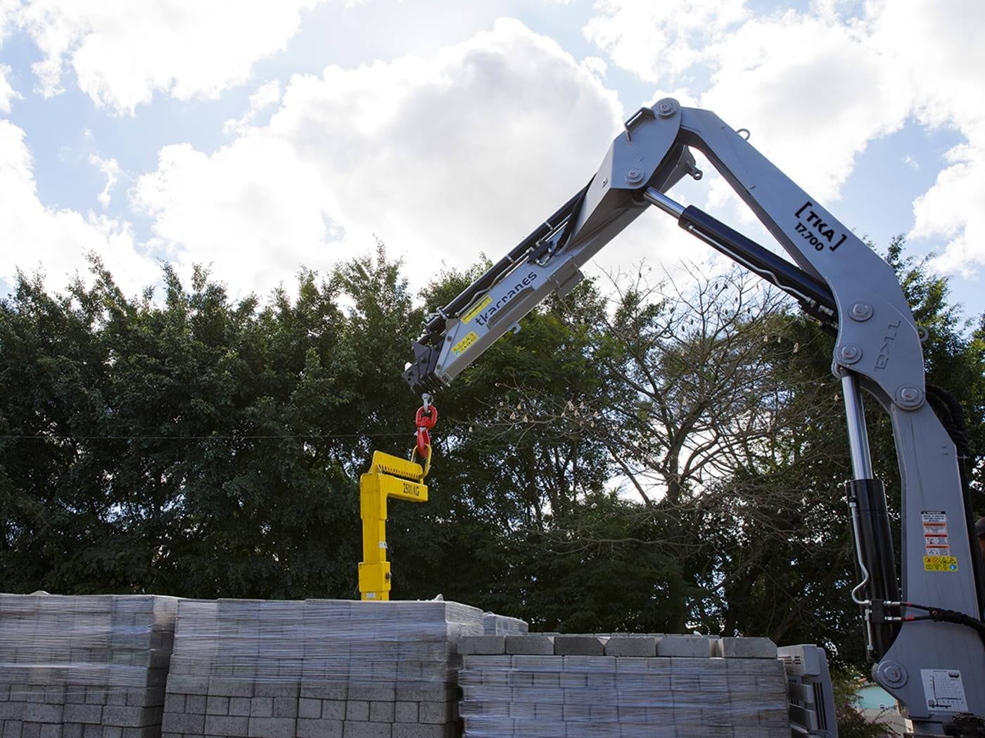 TKA crane lifting construction materials